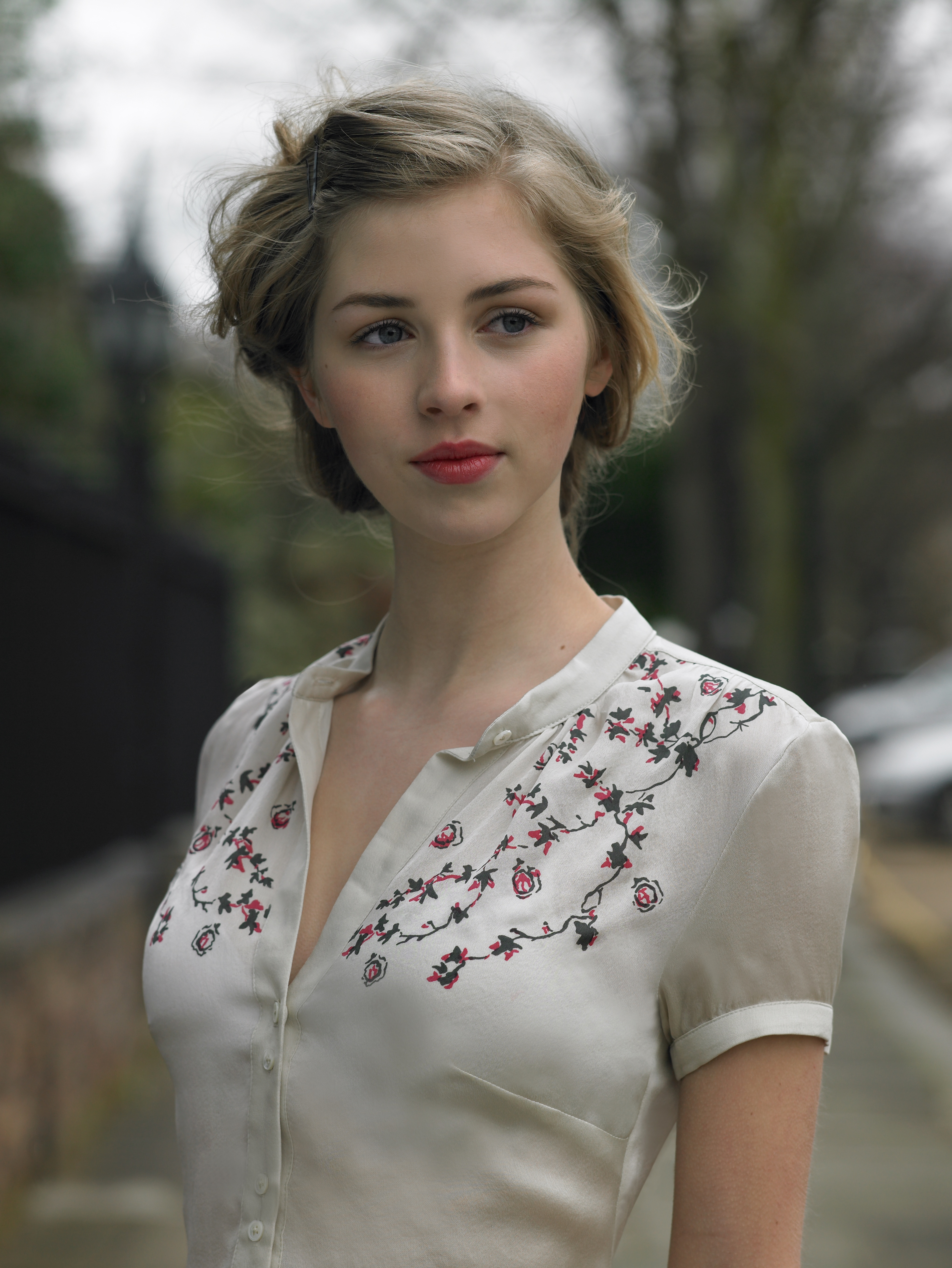 absurdres blue_eyes breasts female hermione_corfield highres solo tagme