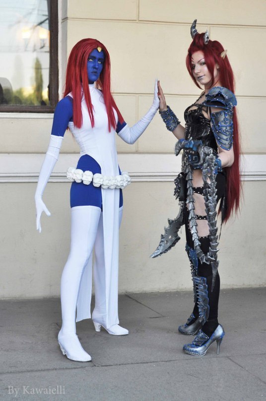 2girls cosplay marvel multiple_girls mystique mystique_(cosplay) non-nude photo real real_person warhammer x-men