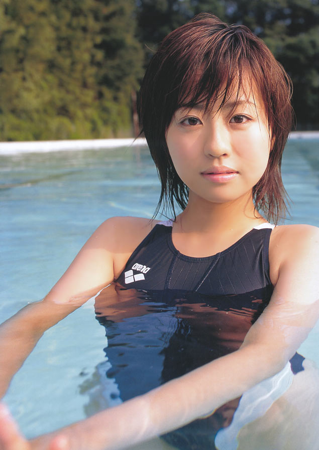 asian av_idol brown_hair hitomi_kitamura short_hair swimsuit underwater