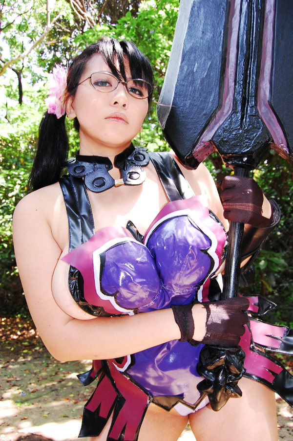 asian black_hair breasts cattleya chouzuki_maryou cosplay glasses large_breasts long_hair plump queen's_blade solo