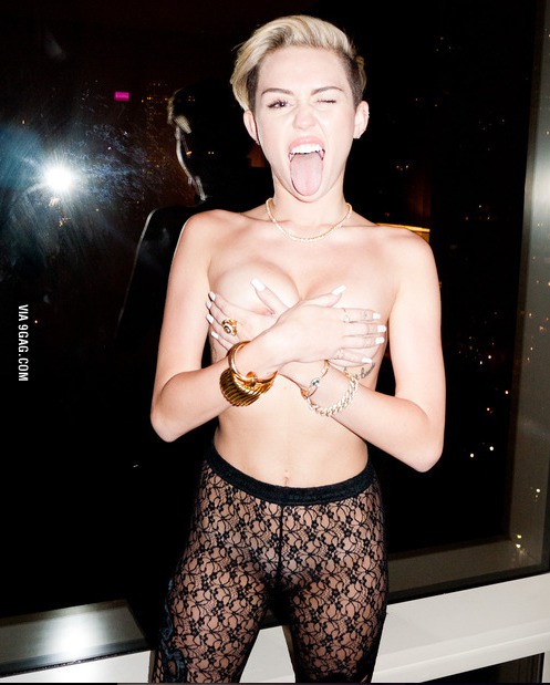 blonde_hair celebrity miley_cyrus nipple_slip photo real real_person uncensored