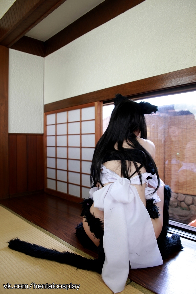 animal_ears asian black_hair breasts female long_hair necklace solo tail