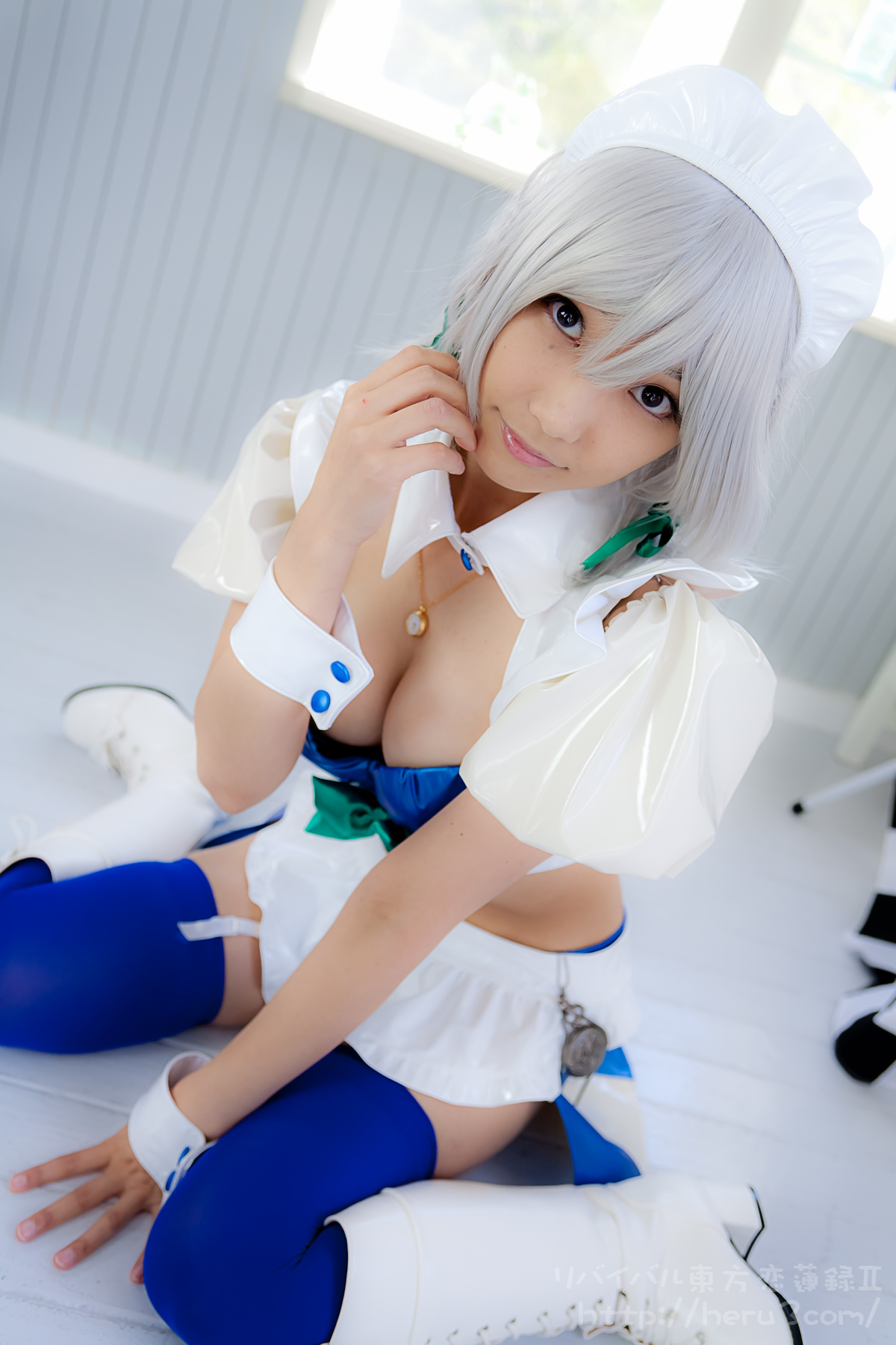 asian breasts female long_hair solo thighhighs white_hair