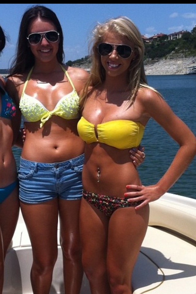 bikini breasts cleavage female female_only large_breasts midriff navel outside short_shorts smile sunglasses