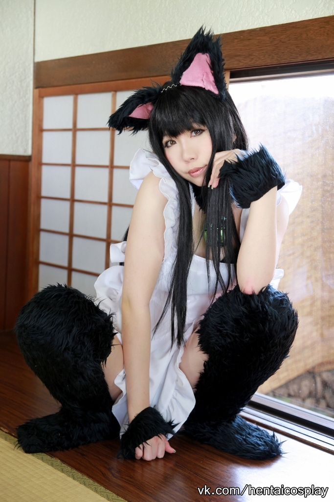 animal_ears asian black_hair breasts female long_hair necklace solo tail