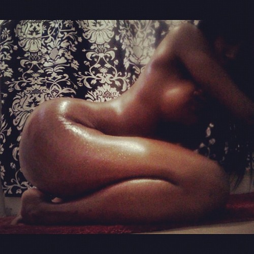 big_ass dark_skin female nude oil photo sideboob