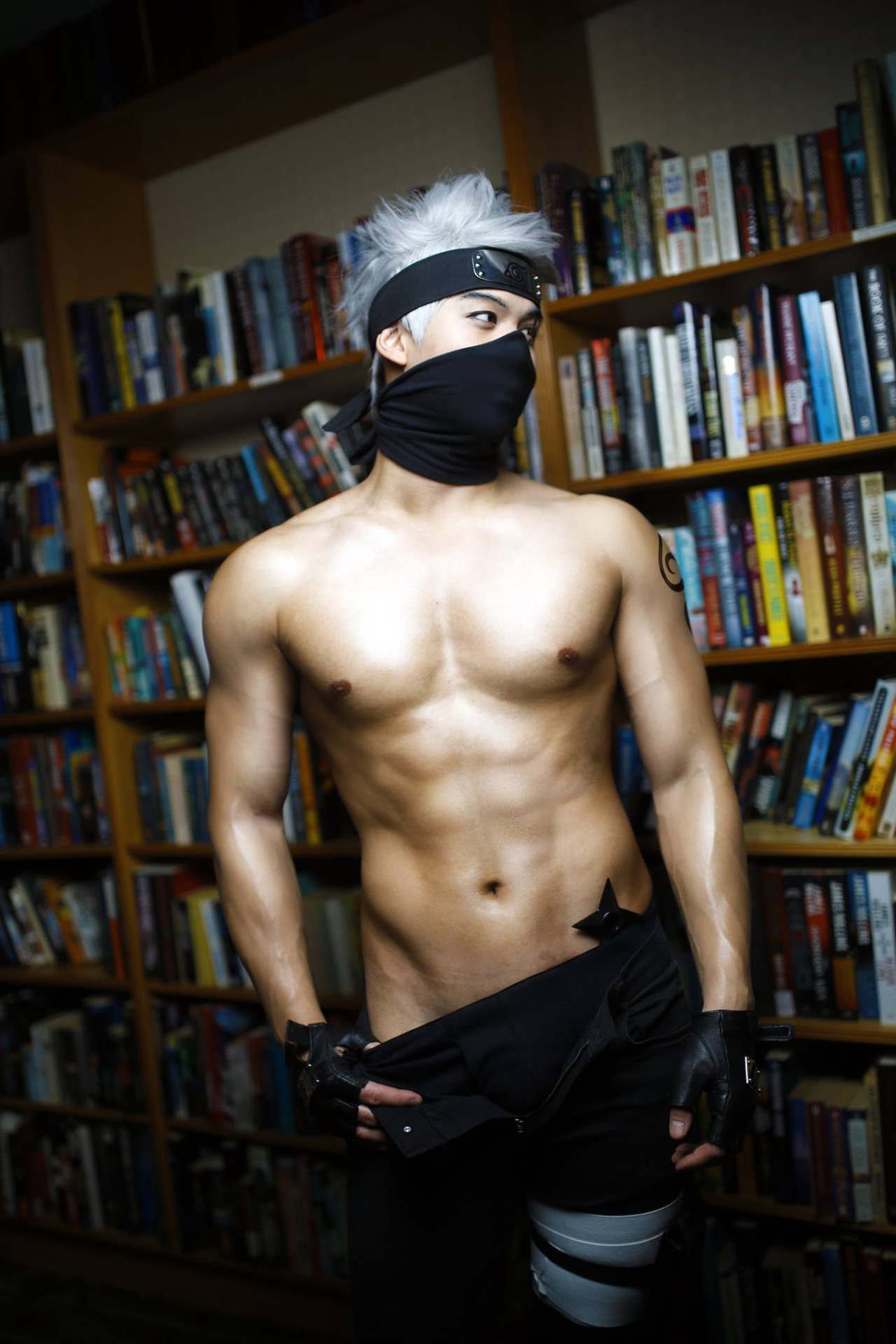cosplay hatake_kakashi hatake_kakashi_(cosplay) male_only naruto shirtless solo