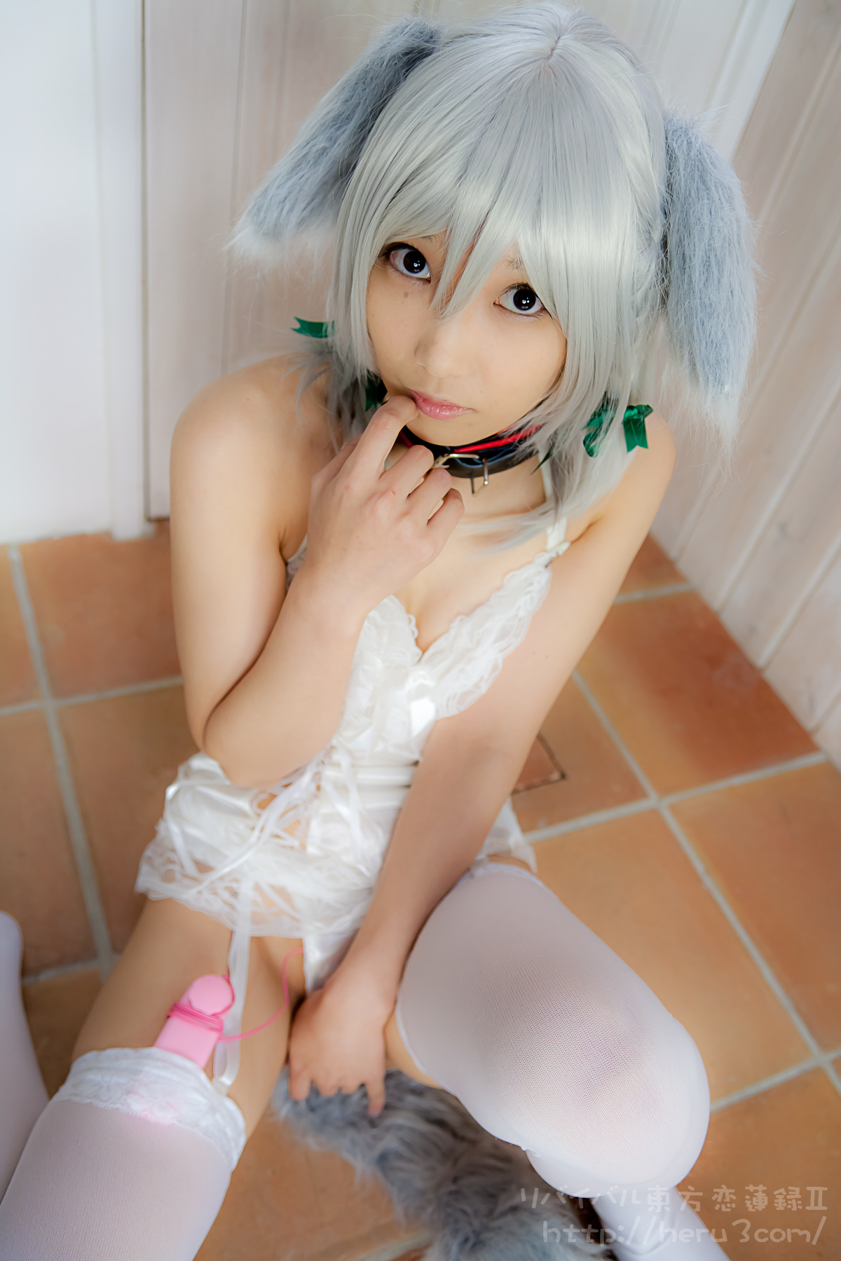 asian breasts female long_hair solo thighhighs white_hair