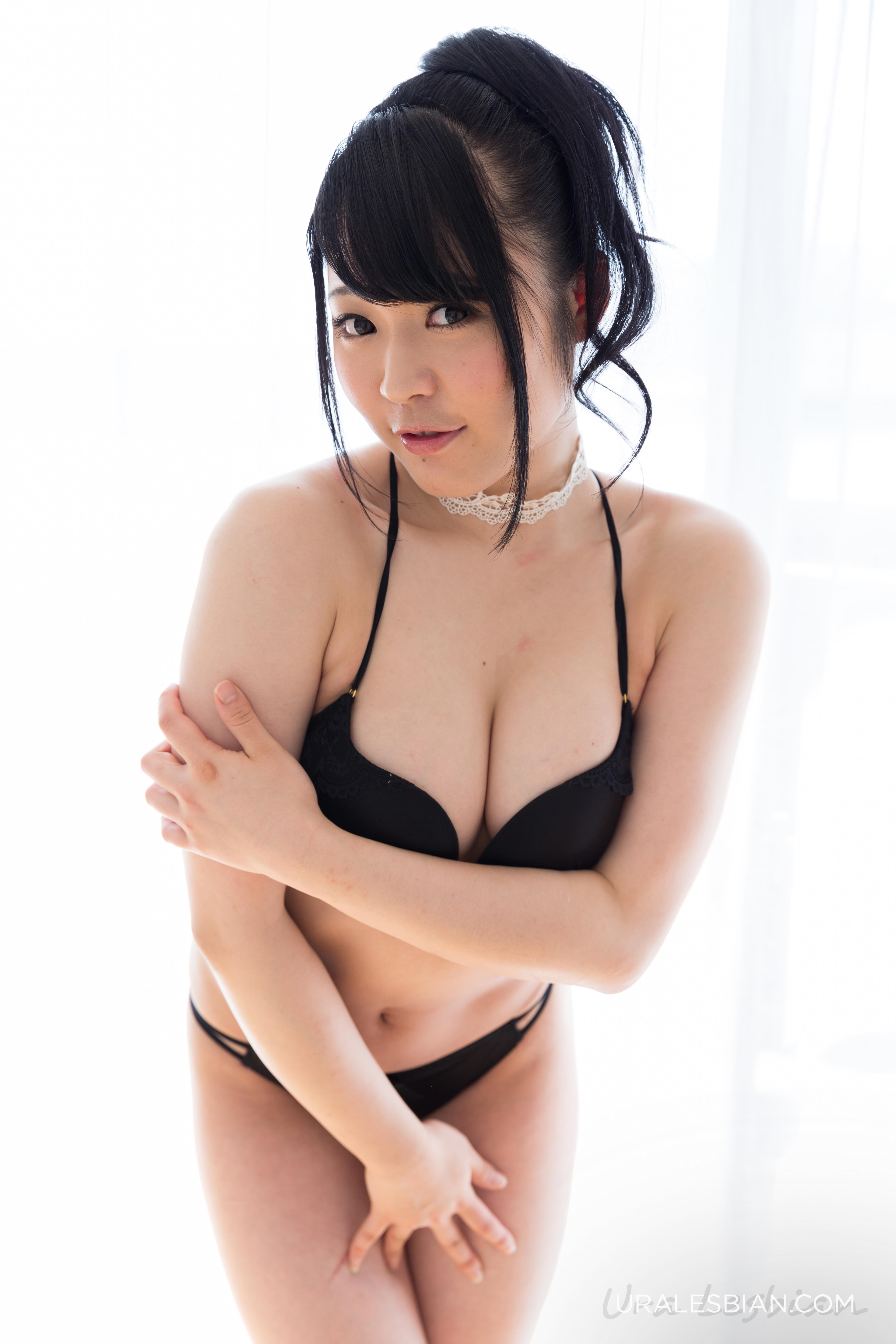 asian bed breasts brown_hair female kawagoe_yui kisaragi_aiku lesbian long_hair multiple_girls