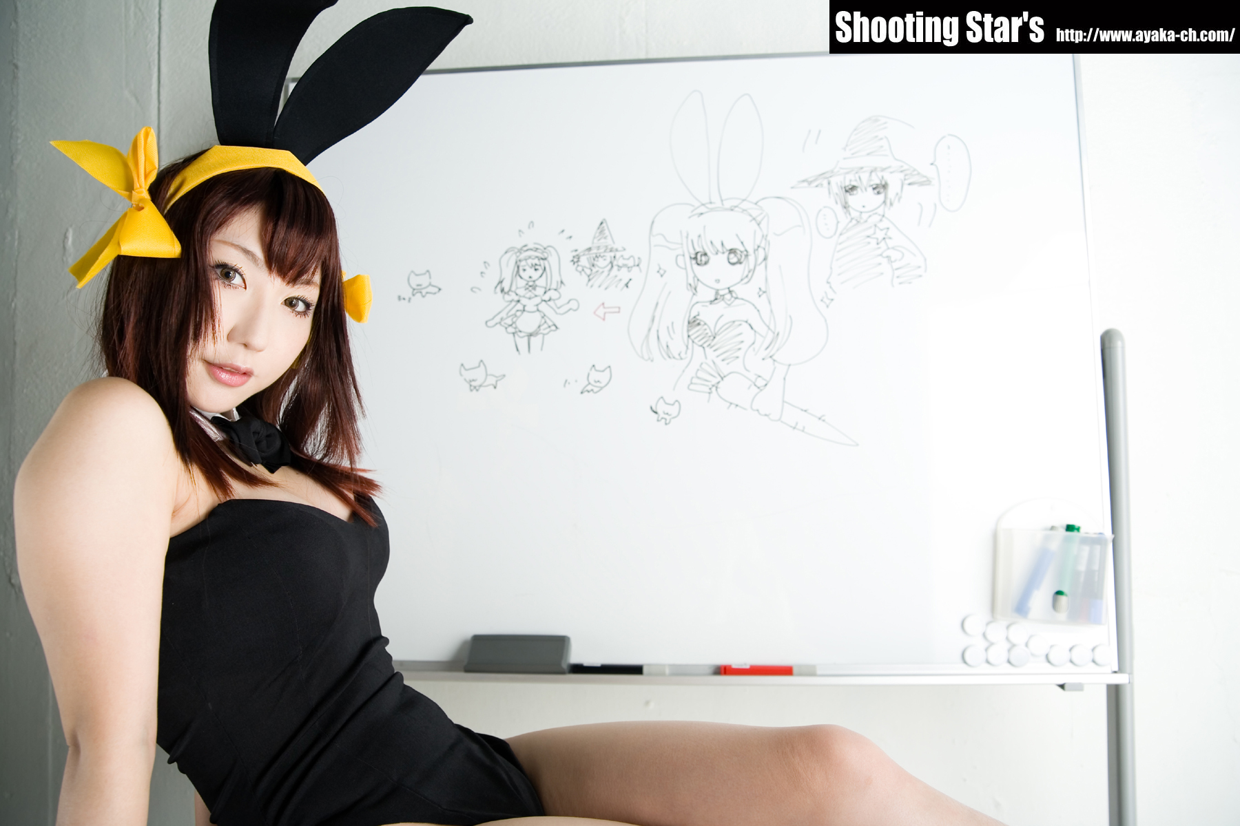 animal_ears asian breasts brown_hair bunny_girl cosplay female large_breasts leotard long_hair shooting_star solo