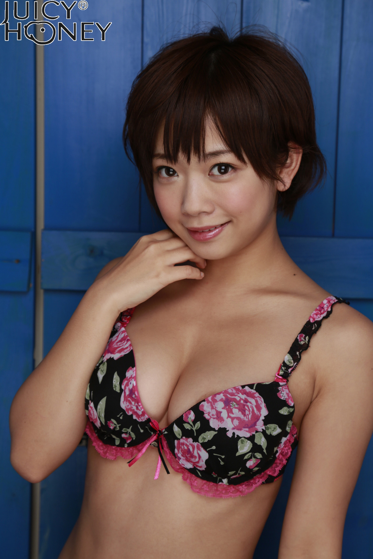 asian breasts brown_hair female lshort_hair sakura_mana solo