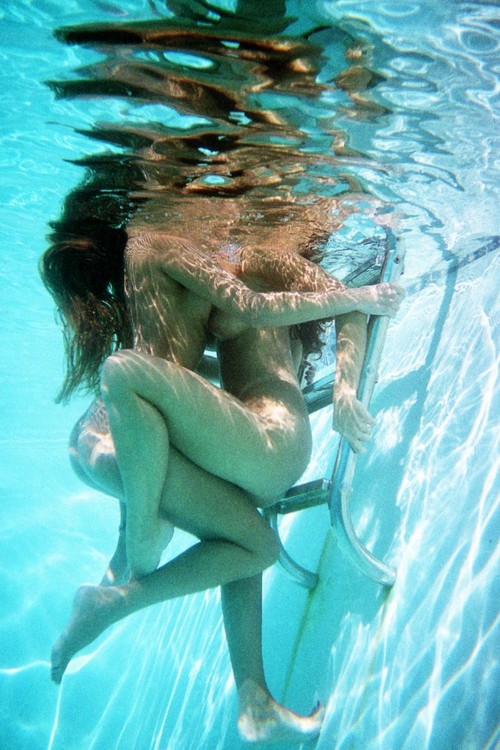 2girls female lesbian multiple_girls photo underwater water