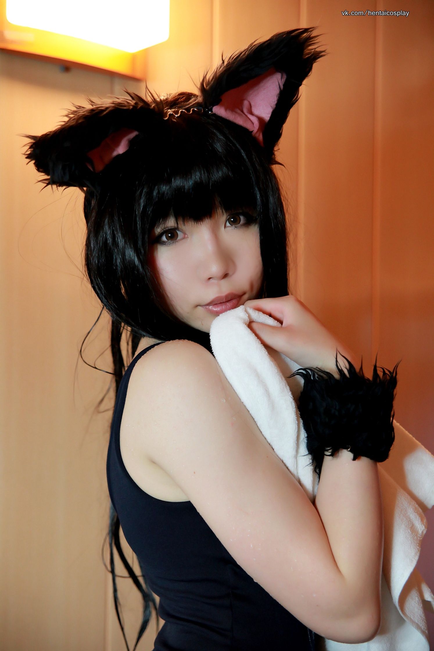 animal_ears asian black_hair breasts female long_hair necklace solo tail