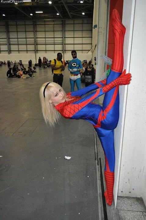 1girl blonde_hair cosplay female gwen_stacy hairband human indoors looking_at_viewer photo solo spider-man_(series) spiderman spread_legs standing_split