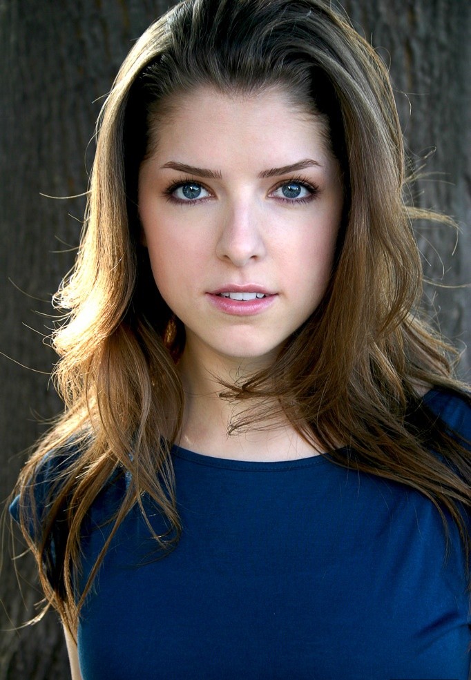 anna_kendrick celebrity dark_hair female solo