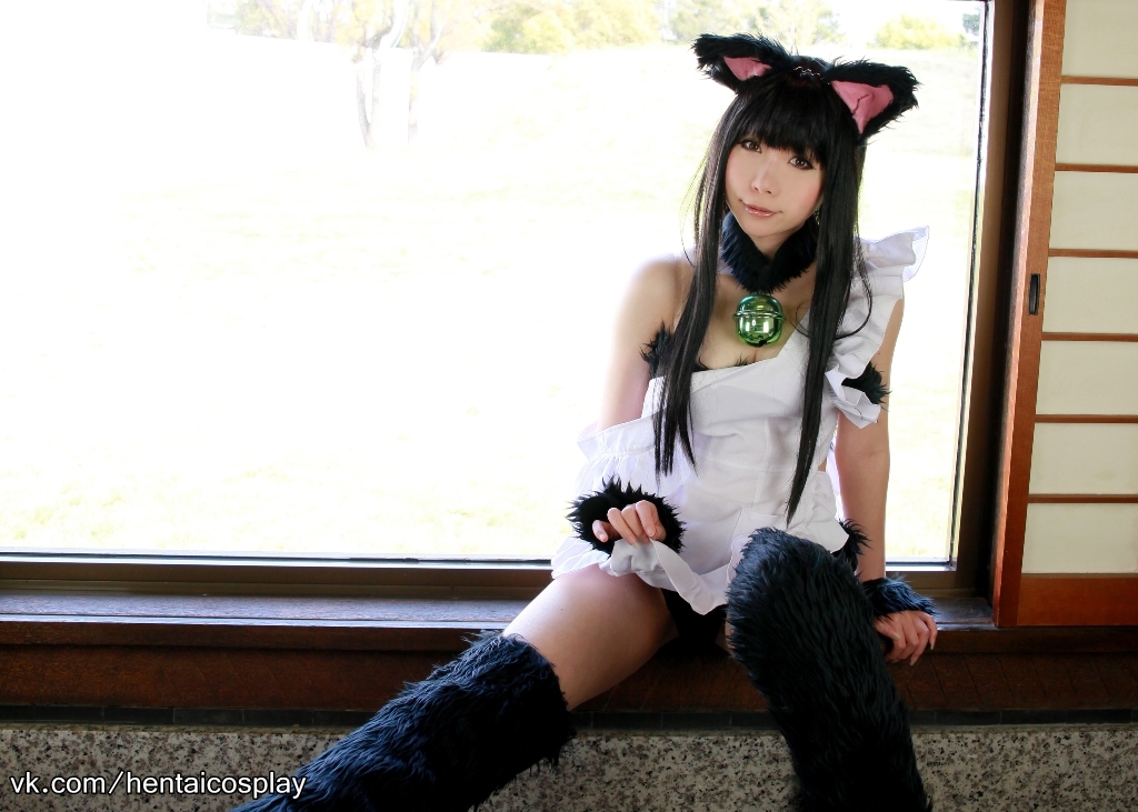 animal_ears asian black_hair breasts female long_hair necklace solo tail