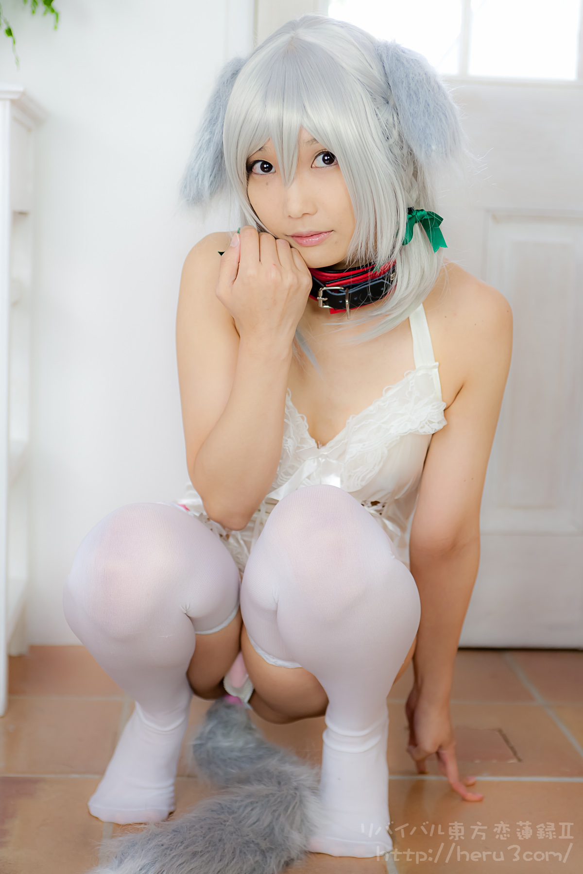 asian breasts female long_hair solo thighhighs white_hair