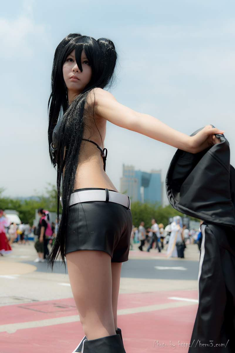 asian ass belt bikini_top black_hair breasts cosplay female hotpants long_hair looking_back midriff navel outside pigtails solo