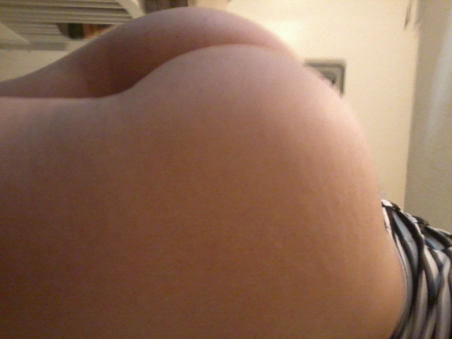 ass girlfriend photo