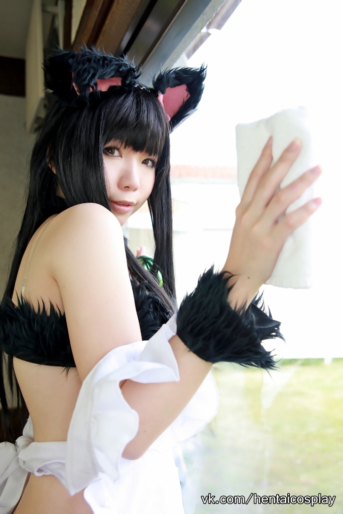 animal_ears asian black_hair breasts female long_hair necklace solo tail