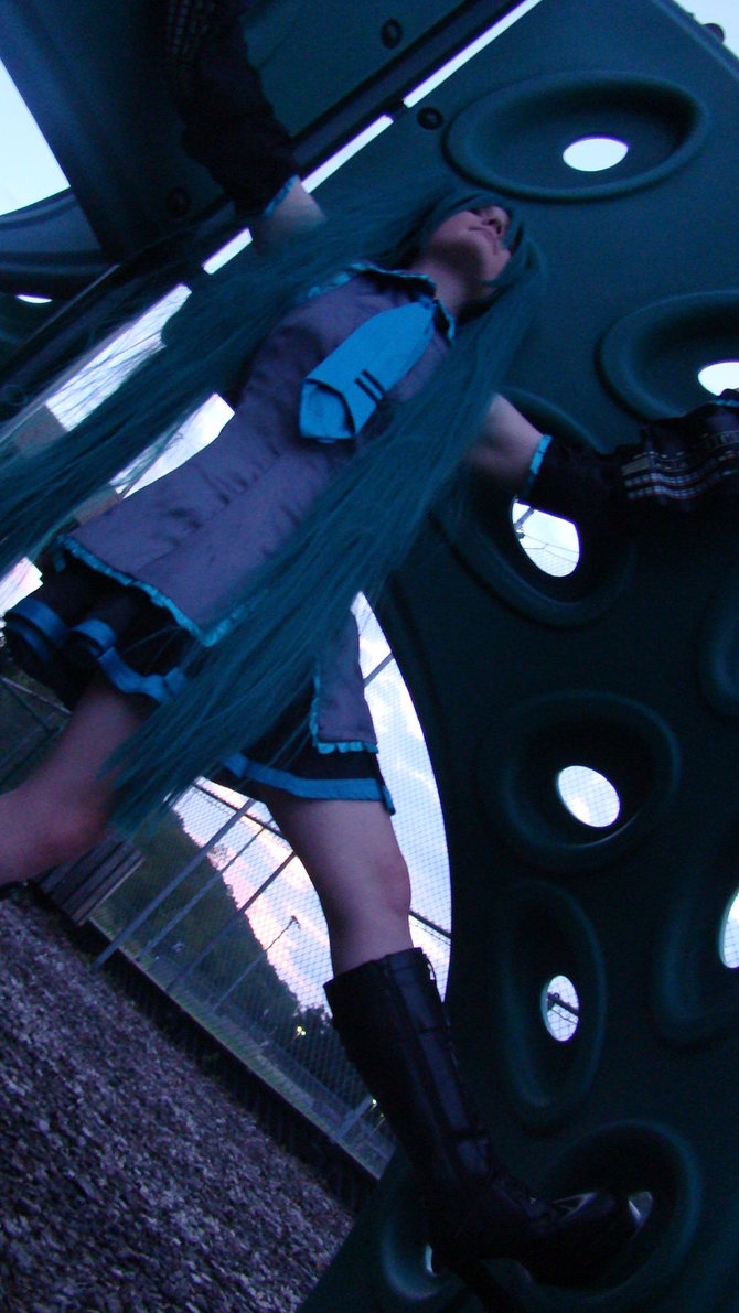 breasts cosplay female foxycosplay green_hair hatsune_miku long_hair outside solo tagme twintails