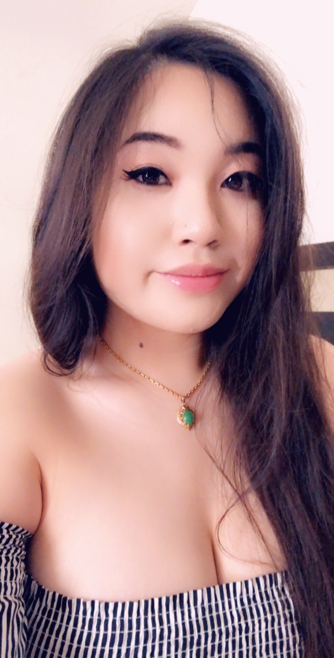 asian chubby huge_breasts kathy_wong selfie