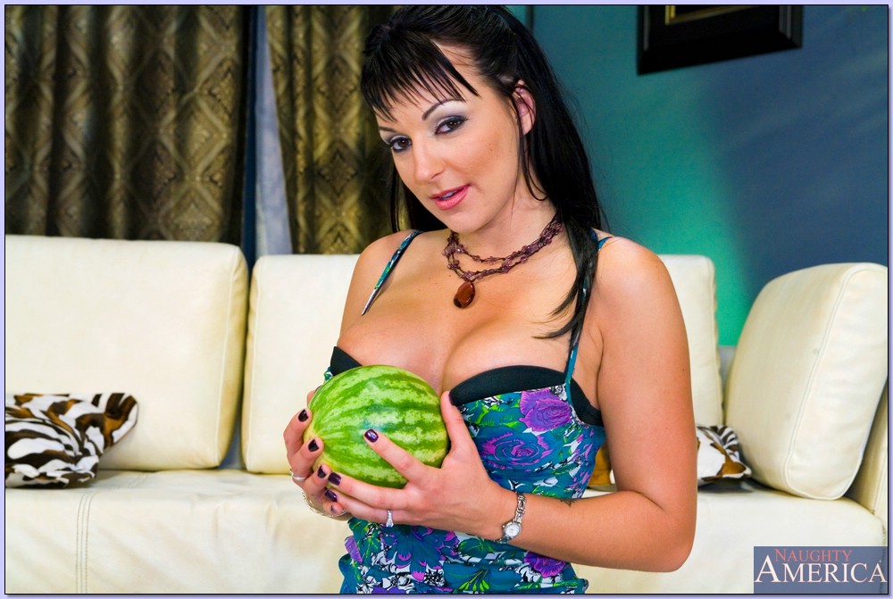1girl female female_only housewife_1_on_1 lily_paige melon naughty_america naughtyamerica photo real_person solo