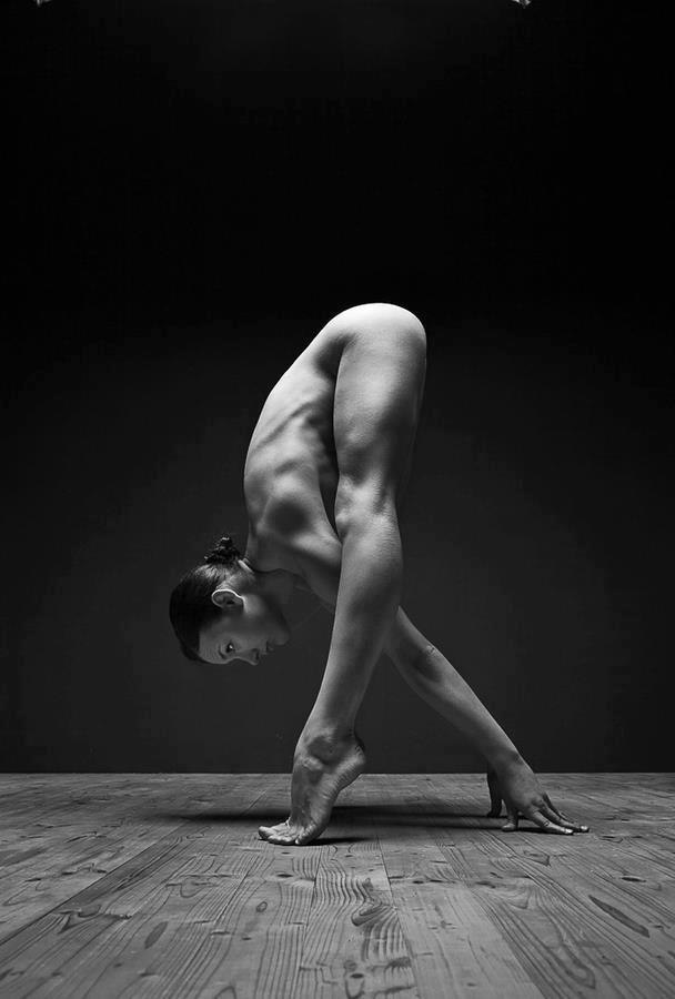 dancer flexible frontbend nude