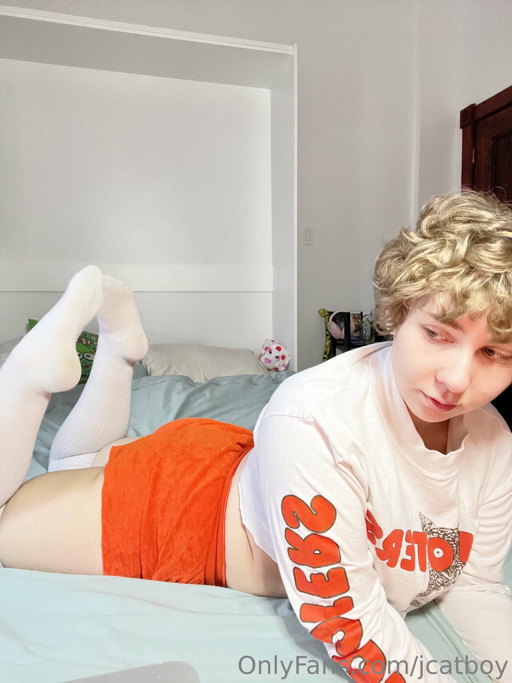 1boy 2023 boy female_only femboy femboy_hooters ftm genderfluid hooters jcatboy light-skinned_male light_skin onlyfans sfw solo solo_male