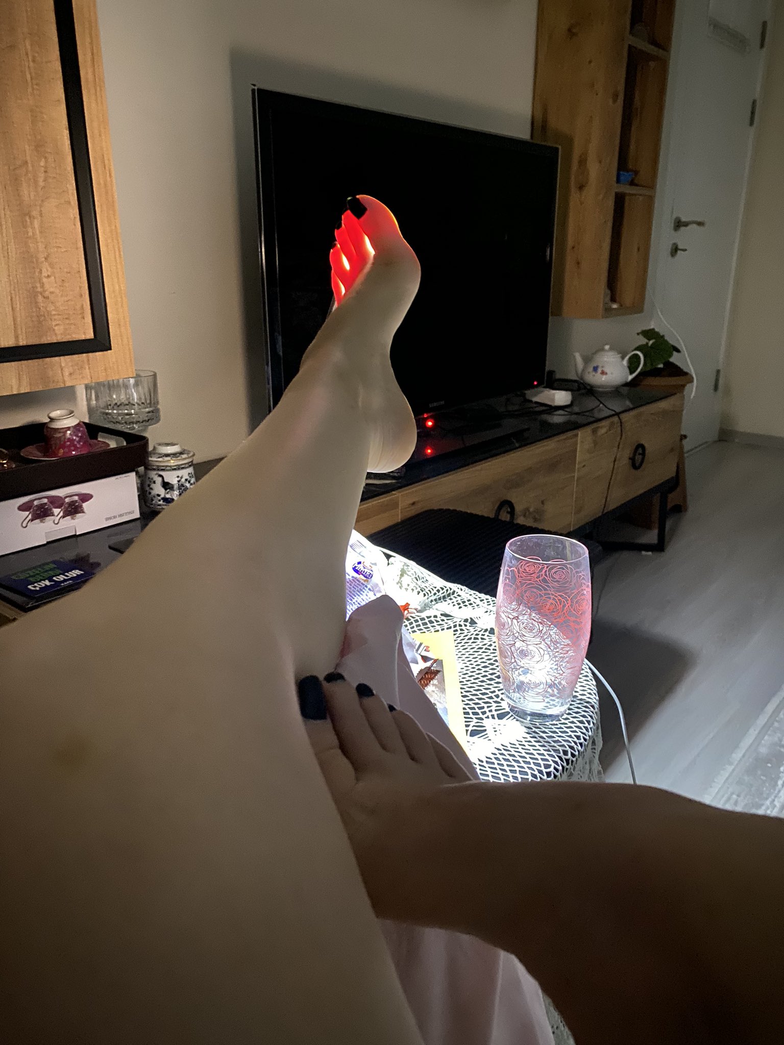 bare_feet bare_legs black_nails feet foot_fetish painted_nails painted_toenails