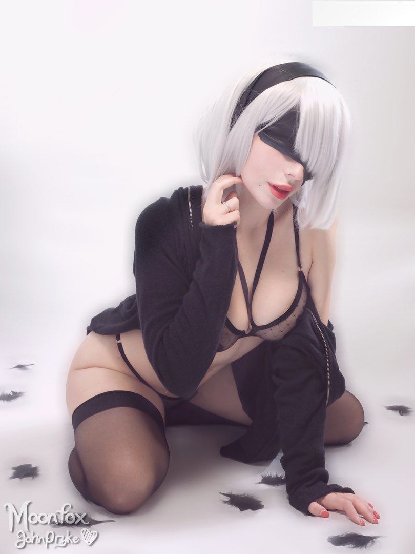 breasts cosplay female katyuska_moonfox large_breasts long_hair nier:_automata solo tattoo white_hair yorha_2b