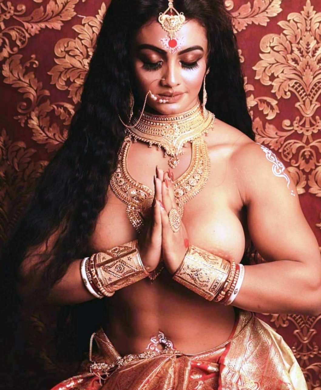 covering_breasts desi indian indian_female jewelry lots_of_jewelry muscular_female praying saree