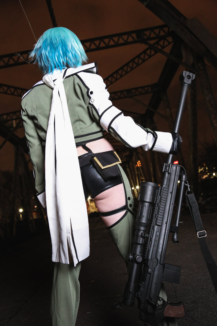 1girl ass breasts cosplay female foxycosplay from_behind gun long_hair night sinon sniper_rifle solo sword_art_online tagme