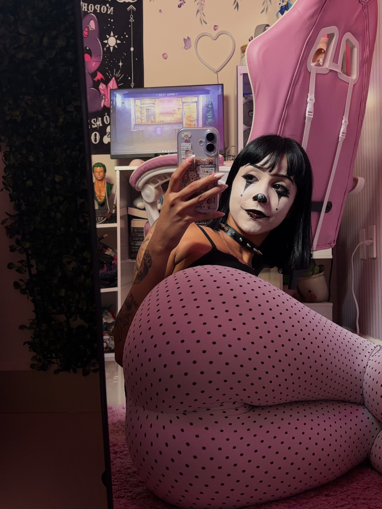amateur ass cameltoe caucasian caucasian_female clothed clothed_female clown clown_girl facepaint image jester laying_on side leggings legs_together mirror_selfie picture round_ass selfie skylecherry skylewaifu slim_body solo_female spiked_collar thighs
