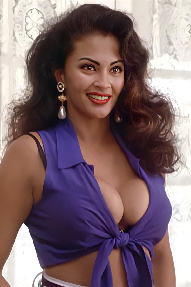 1girl ace_ventura: pet detective actress adult_model american breasts curvy curvy_figure dancer hourglass_figure light-skinned_female light_skin model nude_model playboy_model rebecca_ferratti sexy_woman (ace ventura) voluptuous