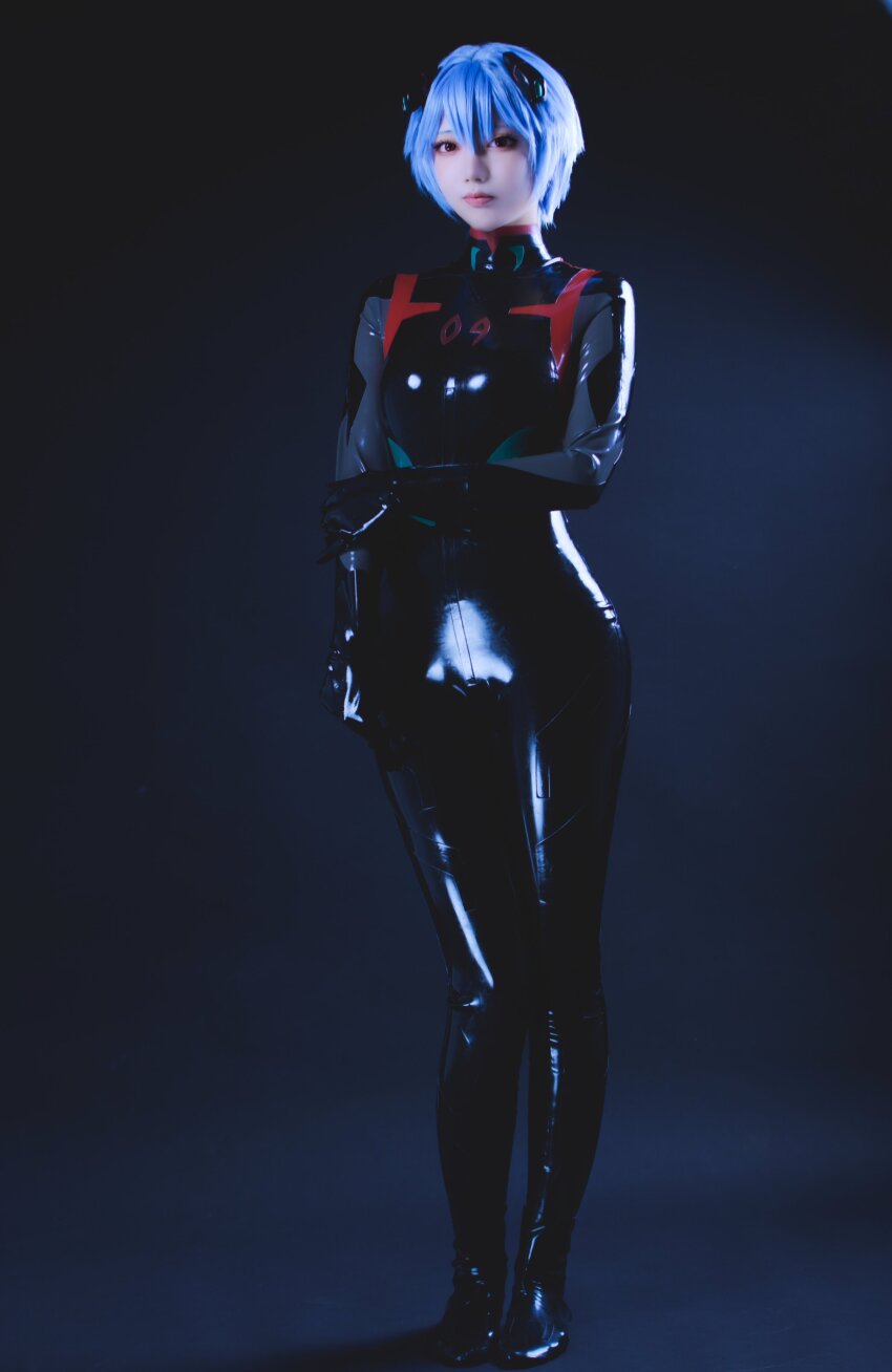 1girl asian blue_hair cosplay japanese latex neon_genesis_evangelion peach_rubber plugsuit red_eyes rei_ayanami solo standing