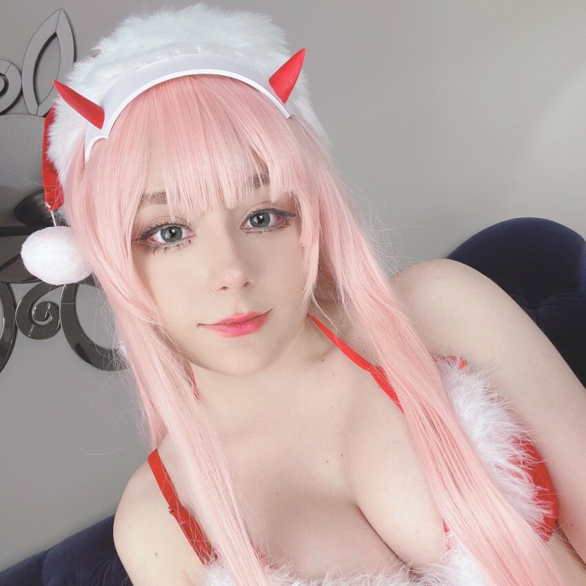 cleavage cosplay darling_in_the_franxx female horns large_breasts myuumarie tagme zero_two