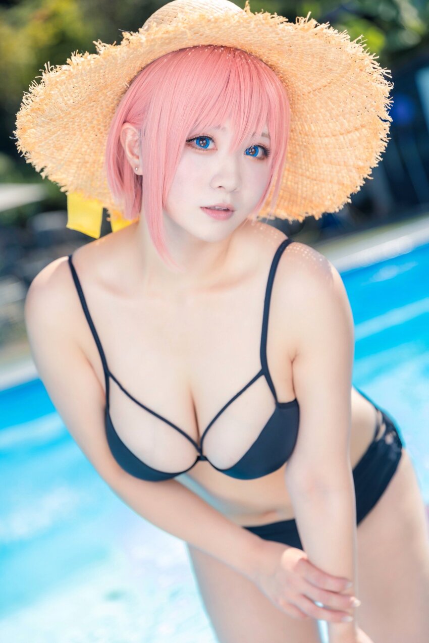 1girl asian bikini blue_eyes cleavage cosplay go-toubun_no_hanayome hat japanese leaning_forward nakano_ichika narukope pink_hair pool solo the_quintessential_quintuplets