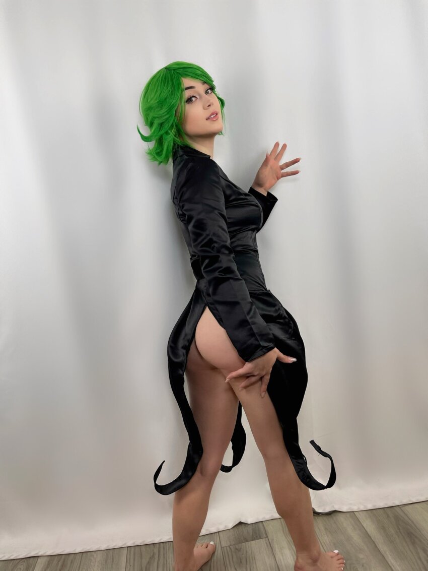 1girl ass buttercupcos clothed clothed_female cosplay female female_focus female_only female_solo green_hair long_hair looking_back one-punch_man short_hair solo solo_female solo_focus tatsumaki