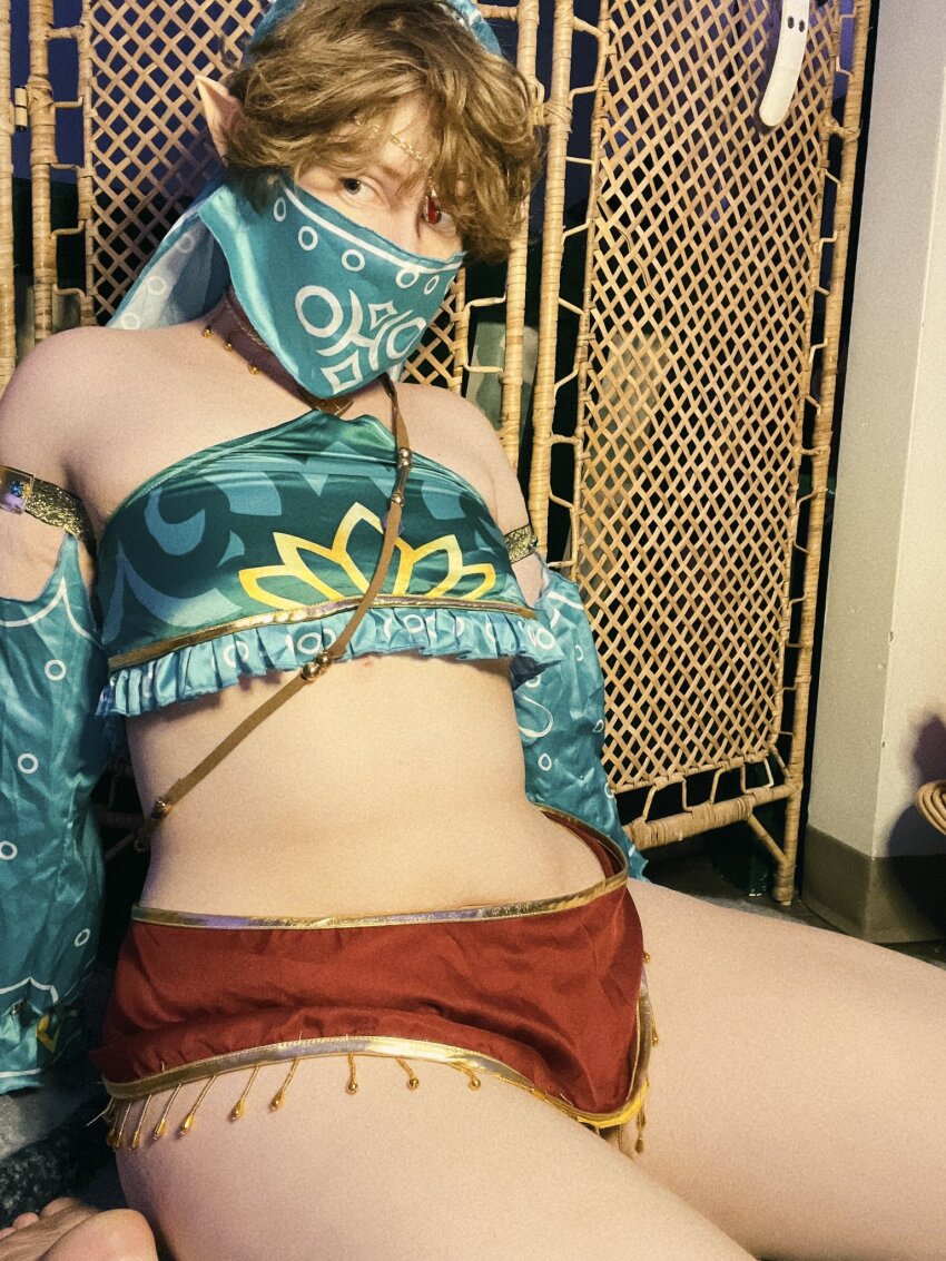 1boy boy brown_hair cupid facemask feet femboy gerudo_link link_(cosplay) short_shorts solo thighs