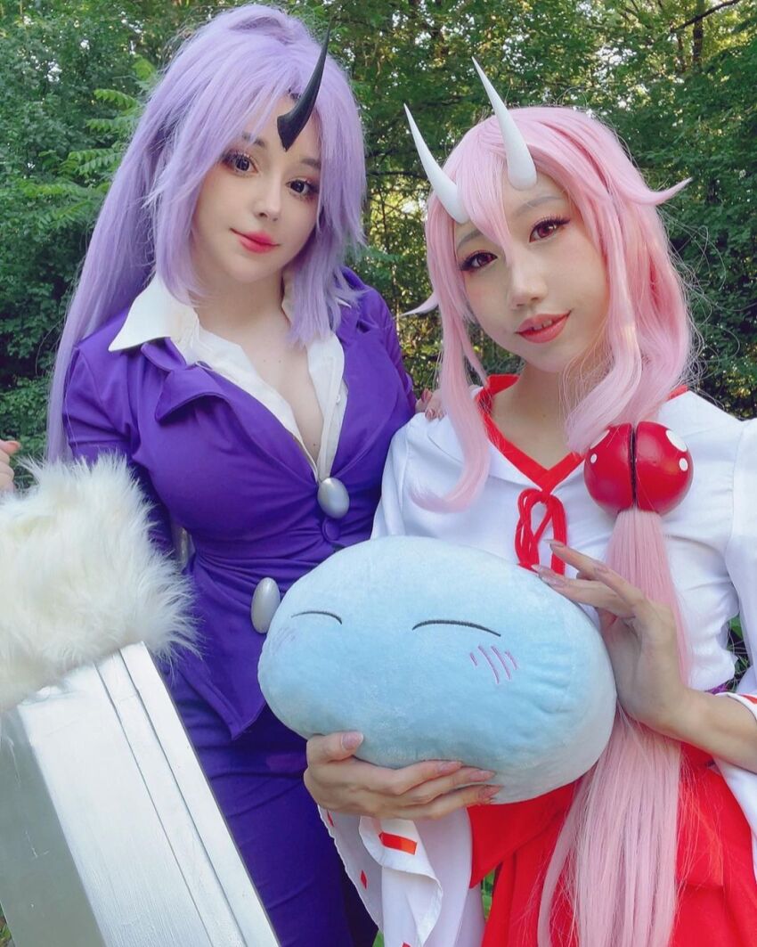 2girls asian cleavage cosplay danisaurz horns large_breasts multiple_girls myuumarie pink_hair purple_hair shion_(tensei_shitara_slime_datta_ken) shuna_(tensei_shitara_slime_datta_ken) sword tensei_shitara_slime_datta_ken white_female