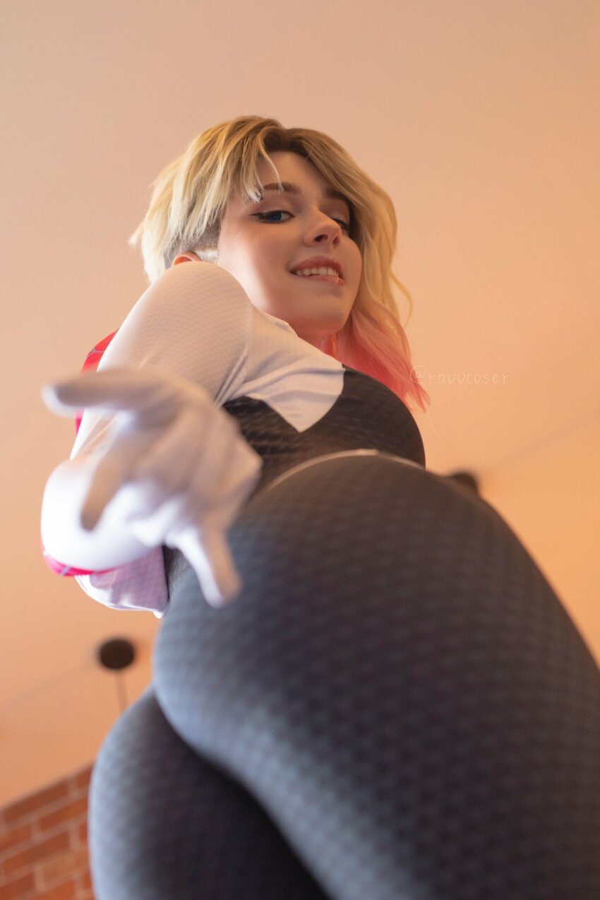 1girl blonde cosplay gwen_stacy ravvcoser sourced tagme