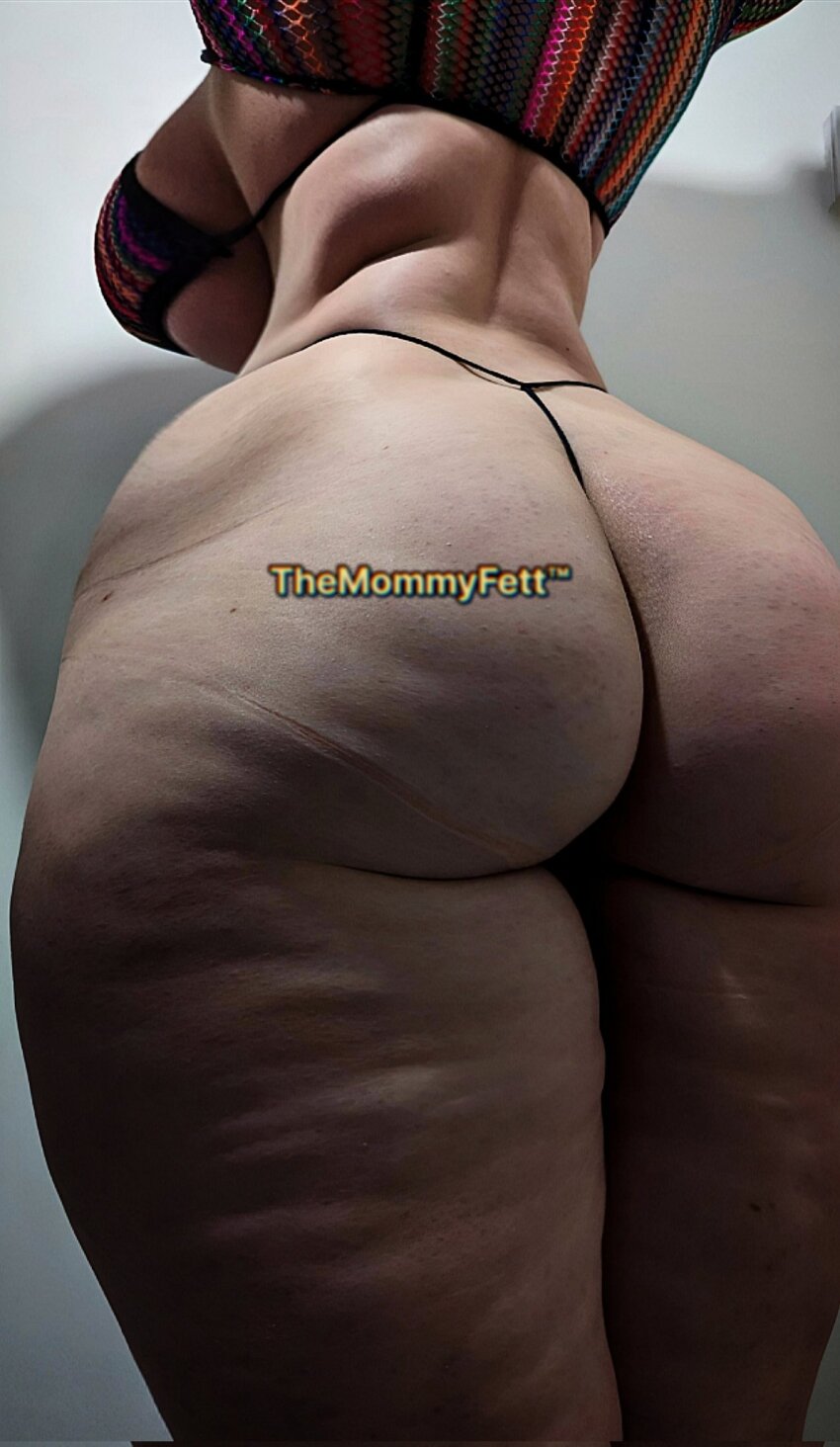 1girl back_view backboob breasts curvy female huge_ass massive_thighs presenting_ass presenting_butt the_mommy_fett